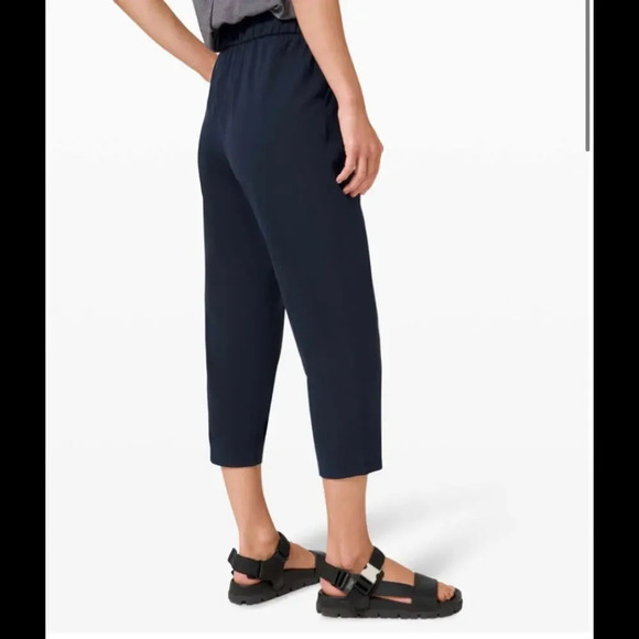 Lululemon Keep Moving Crops 23' True Navy size 4 - Picture 1 of 7